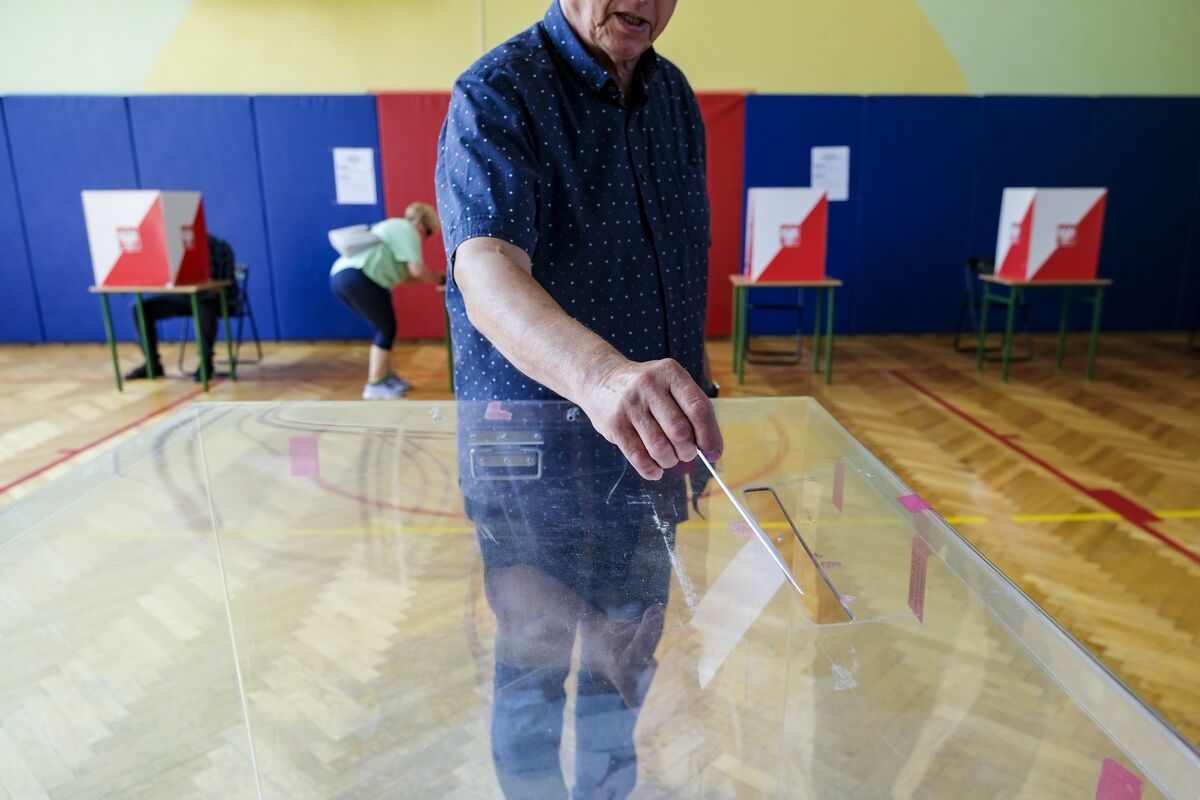 Poland's Tusk Calls for Partial Recount of Presidential Ballot