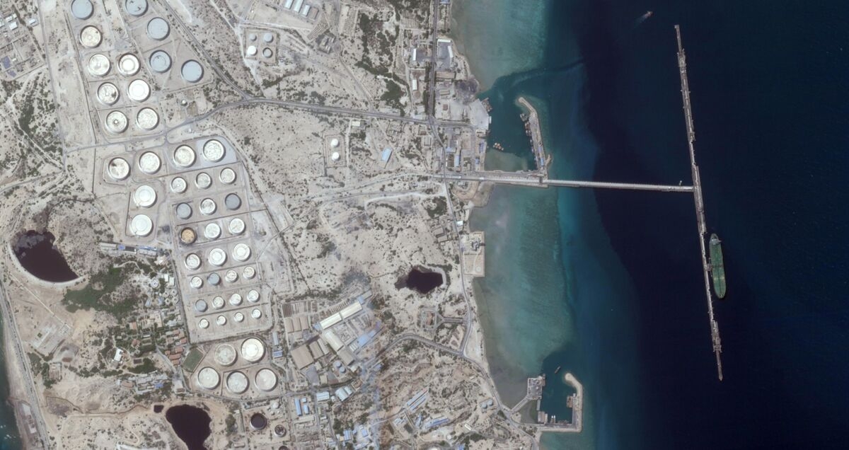 Satellite Images Show Iran Racing to Get Its Oil Out