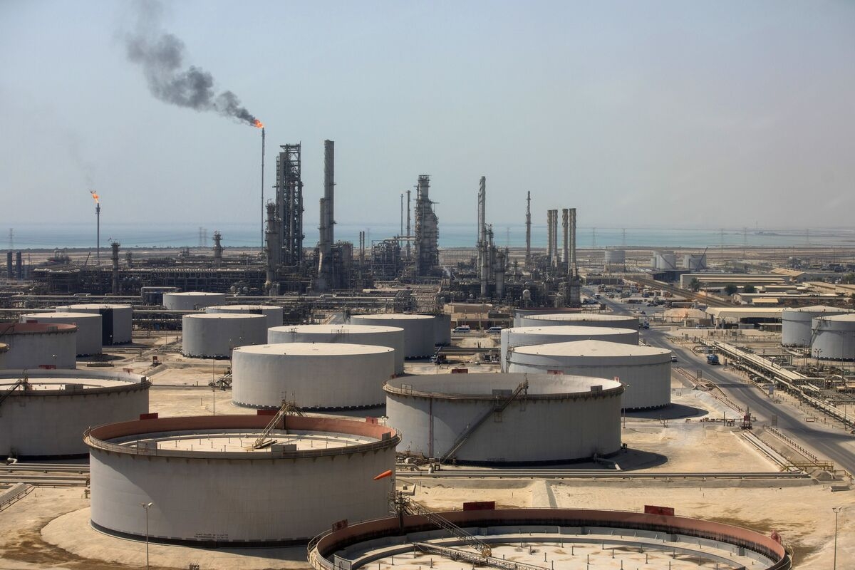 Saudi Aramco Boosts Oil Prices to Asia as Mideast Crude Soars