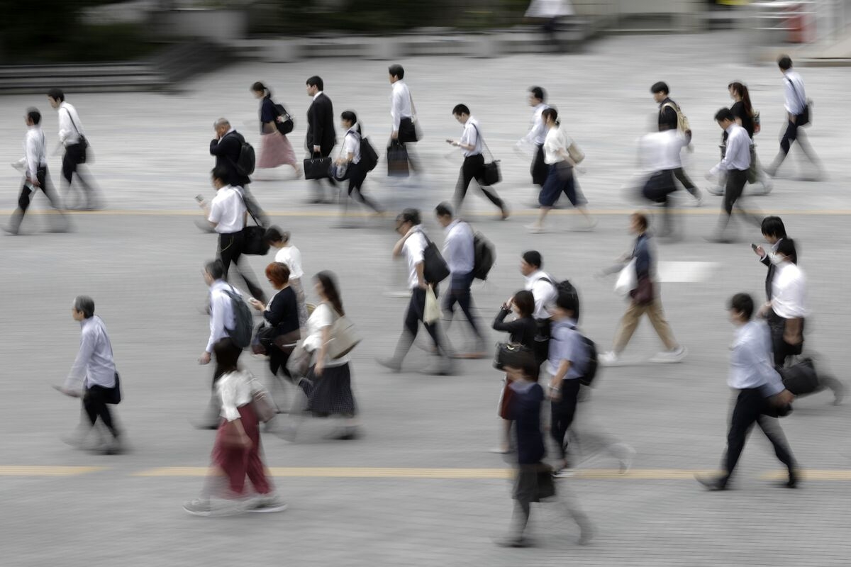 Japan's Base Pay Grows Faster, Backing Case for BOJ Rate Hike