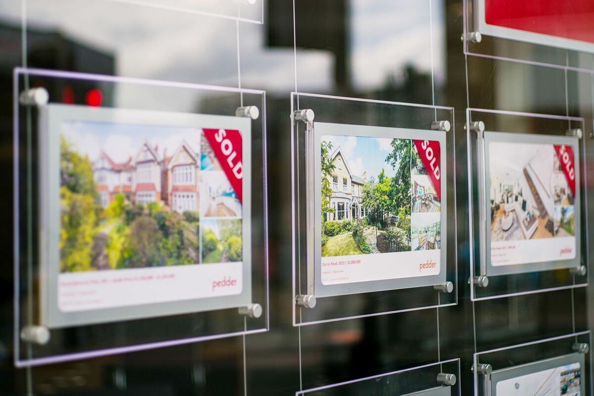 UK Home Prices See Biggest Drop Since 2021 as Tax Hike Kicks In