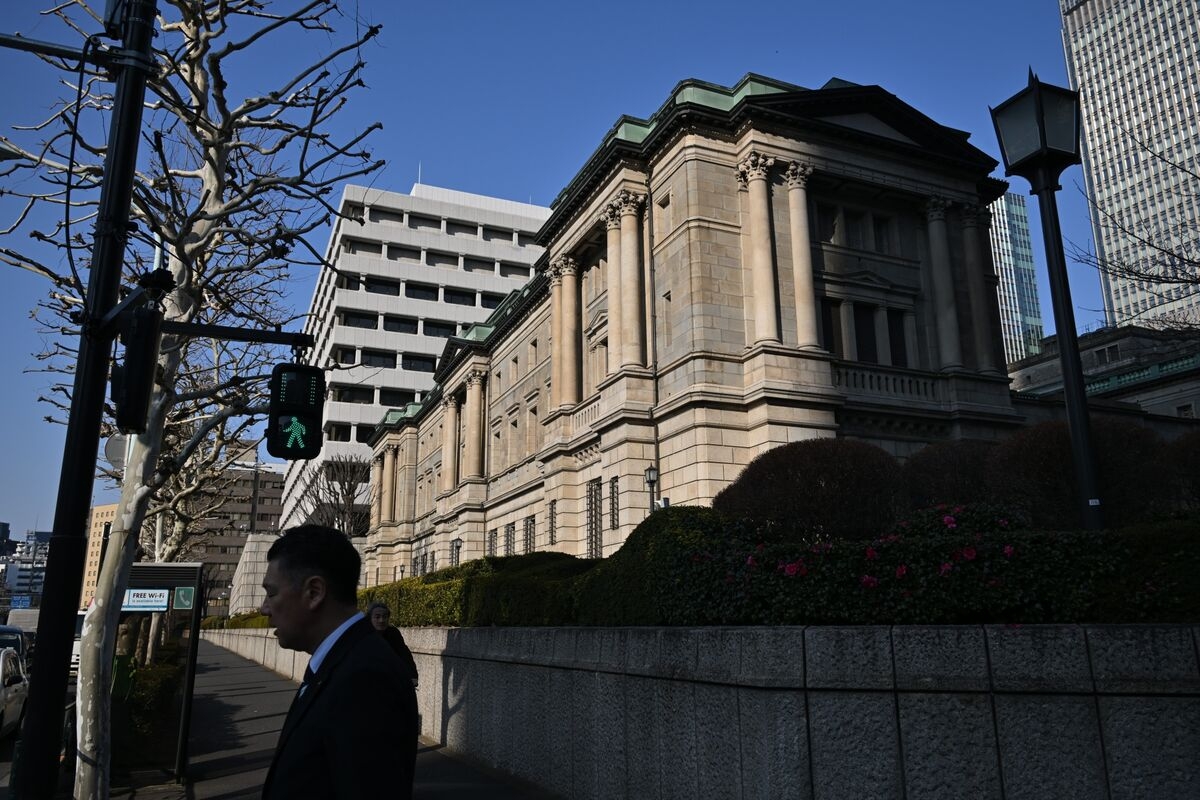 BOJ to Weigh Slowdown in Bond Buying Cuts After Volatility Rises
