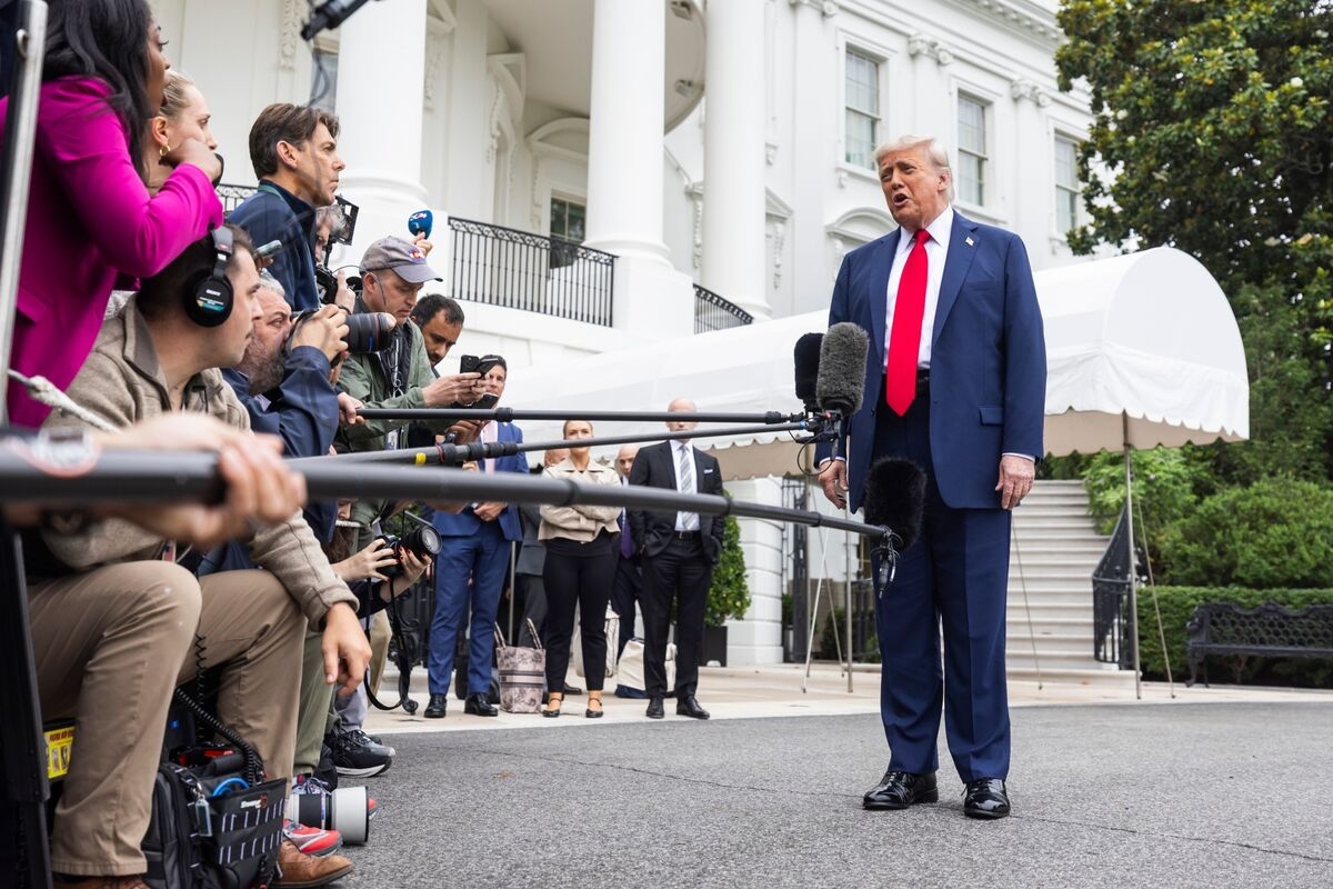 Trump Launches Self-Branded Mobile Phone Service in the US