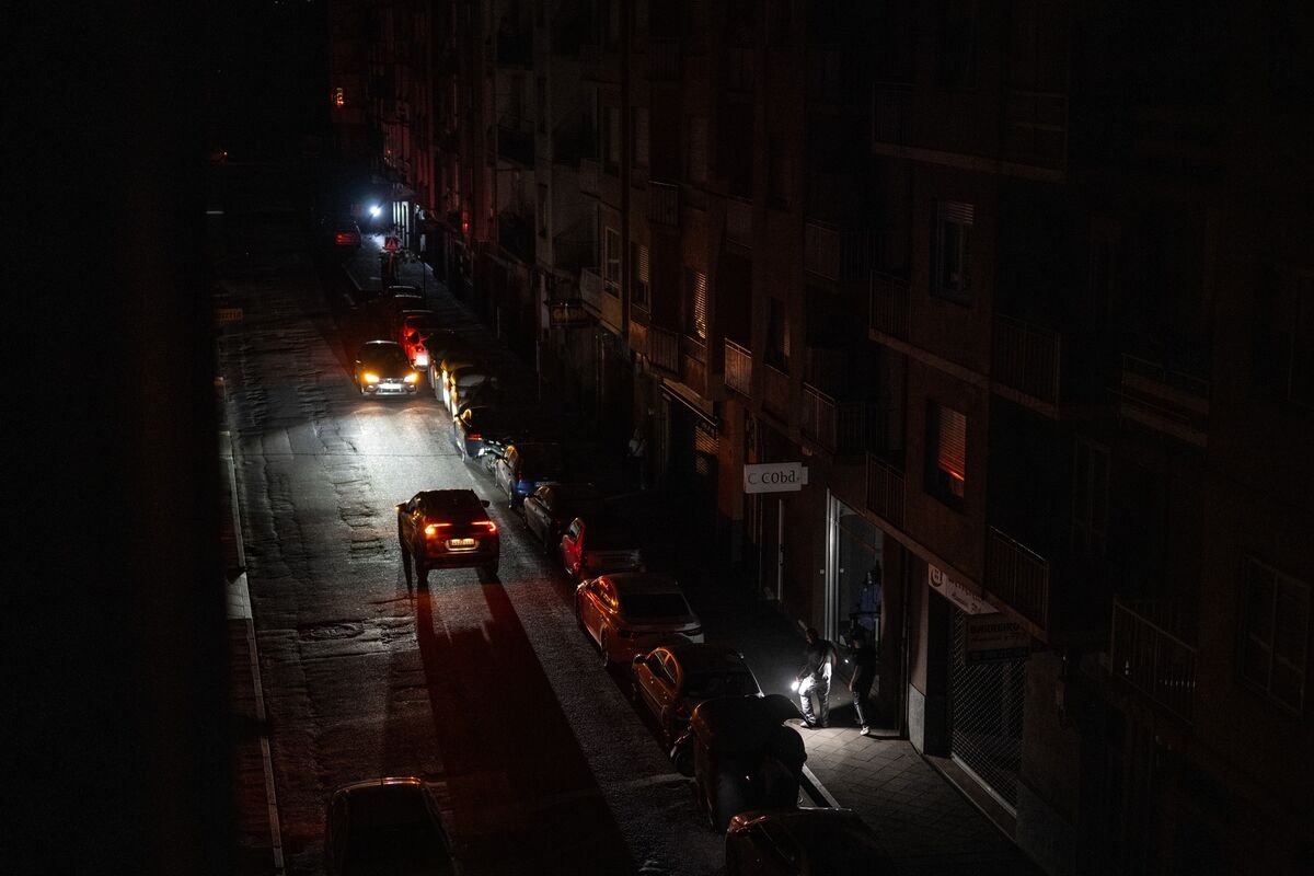 Spanish Regulator Revises Rules for Power Grid Voltage Control