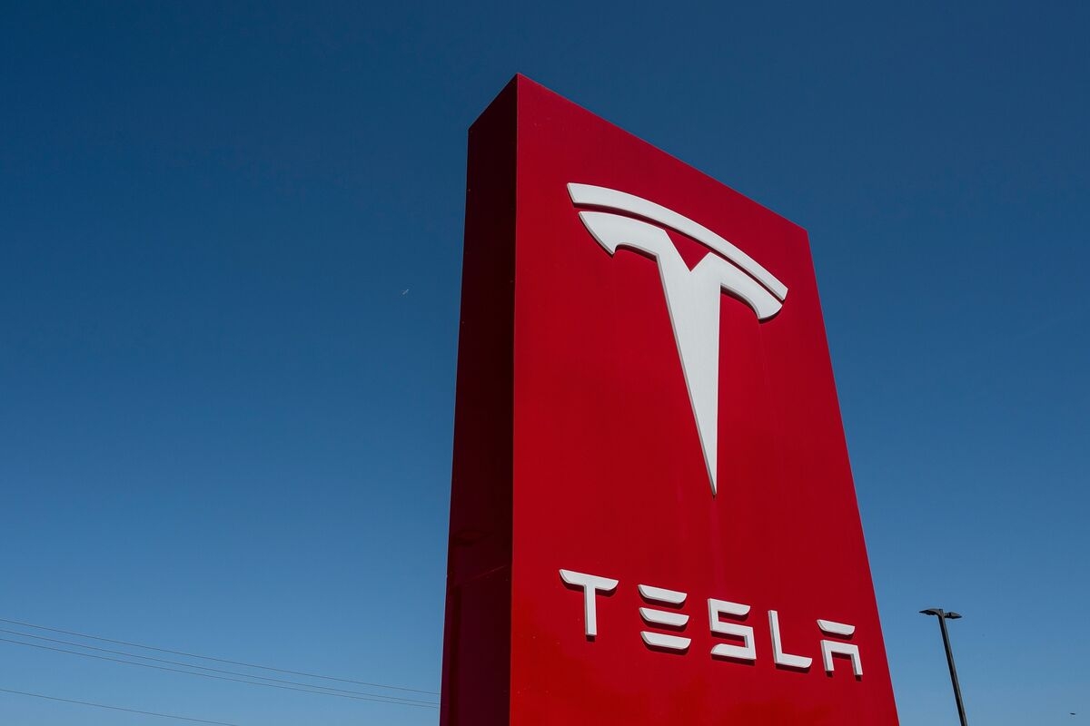 Tesla to Roll Out Robotaxis in Overdue Step Toward Musk Dream