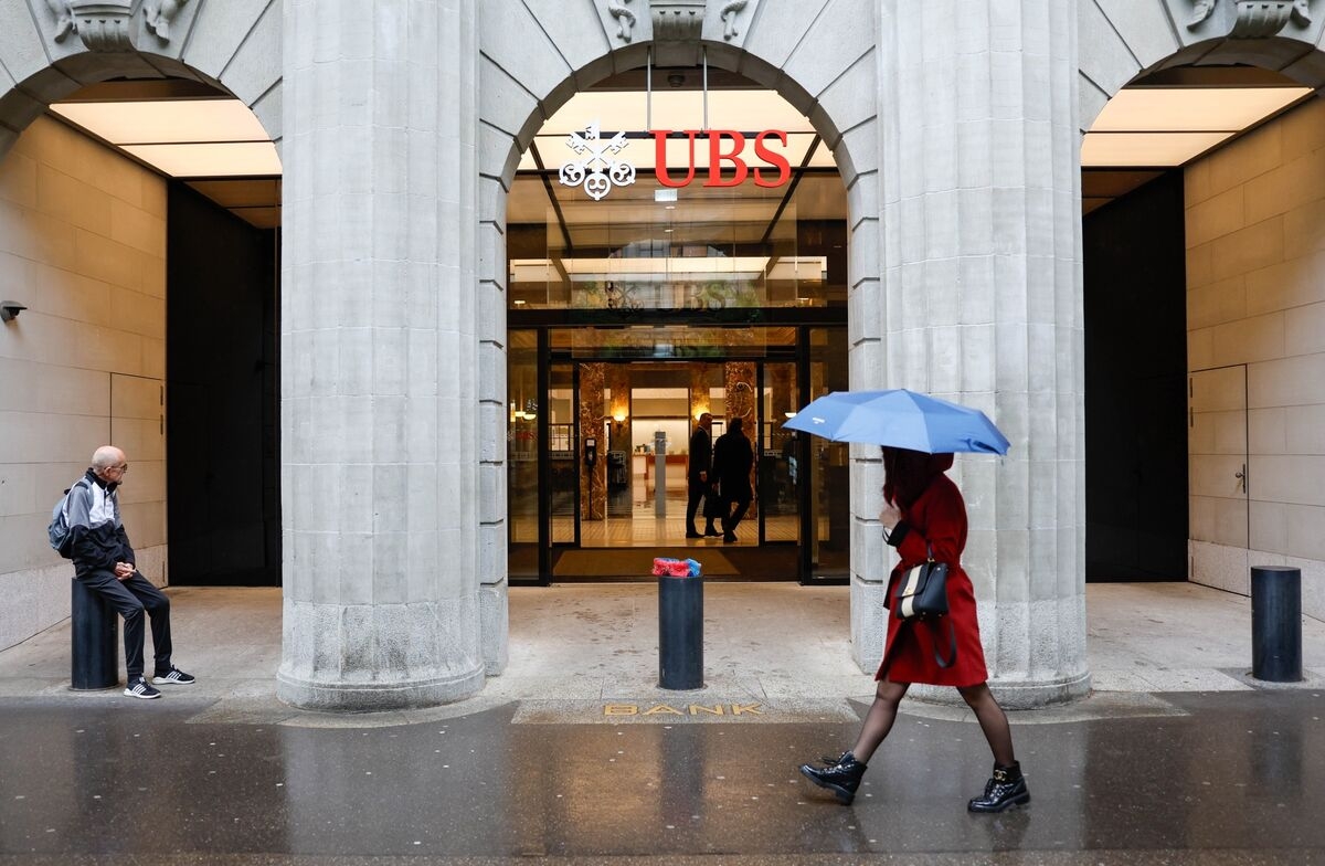 UBS Declines as Analysts Warn Capital Rules Will Hurt Buybacks