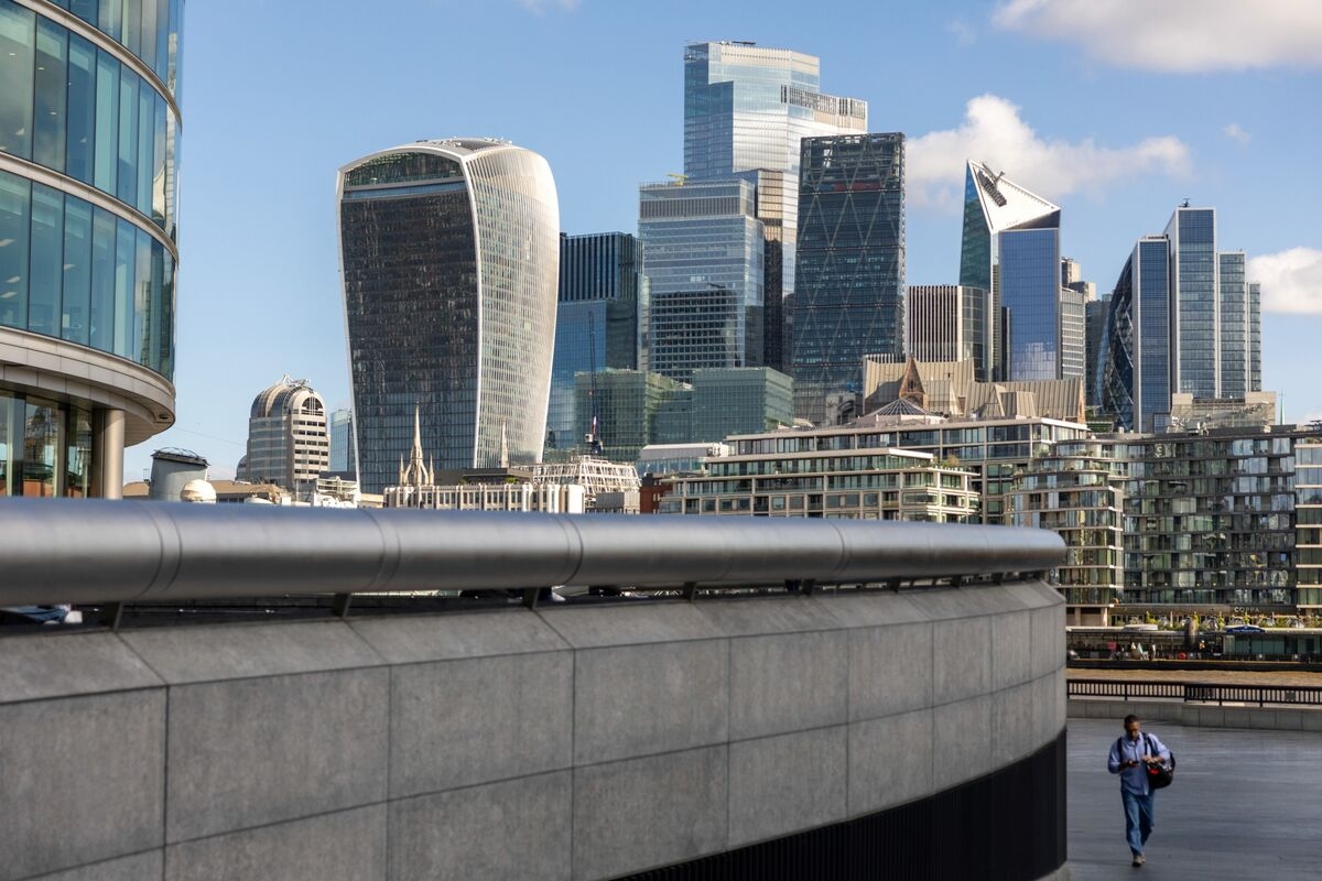 UK Bankers Criticized for Lack of Risk Appetite in Green Finance