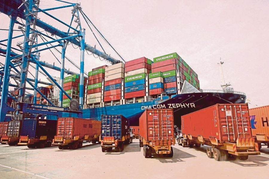Malaysia sees container spillover as shippers reroute from China