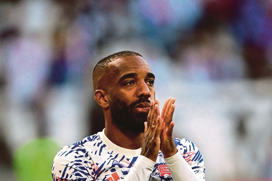 Lacazette's farewell to Lyon marred by burglary