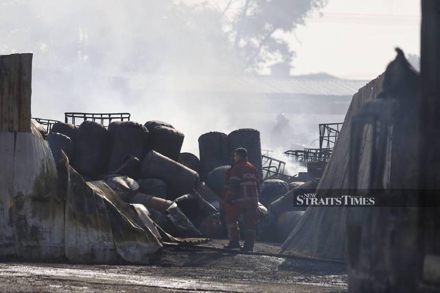 Operations ongoing to douse massive blaze at Kota Puteri storage yard