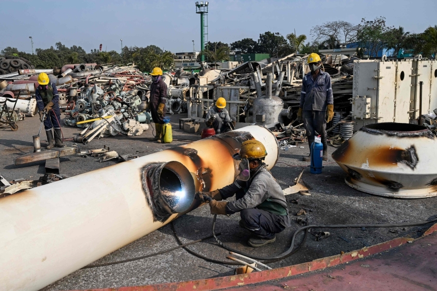 New rules may not change dirty and deadly ship recycling business