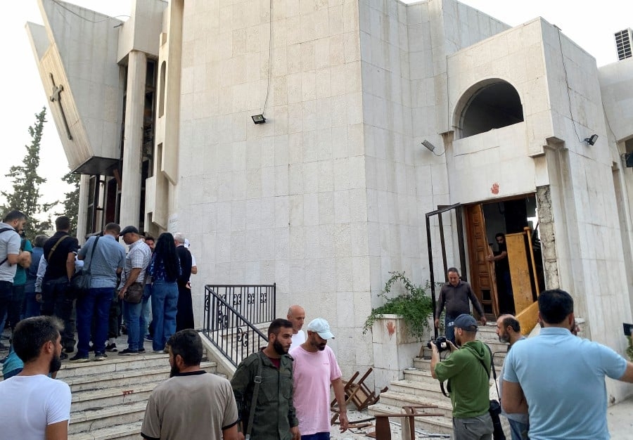 More than 20 killed in suicide attack on Damascus church