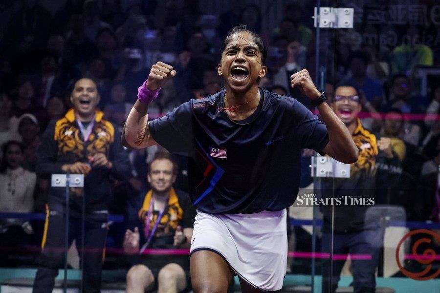 Sivasangari gets invite to 'elite party'