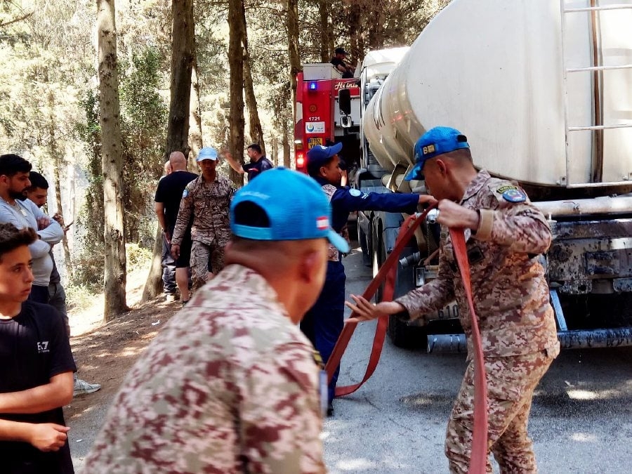 Malaysian peacekeepers in Lebanon help contain bushfire