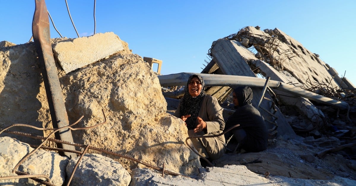 As death toll rises, Gazans make life-risking journeys to seek food