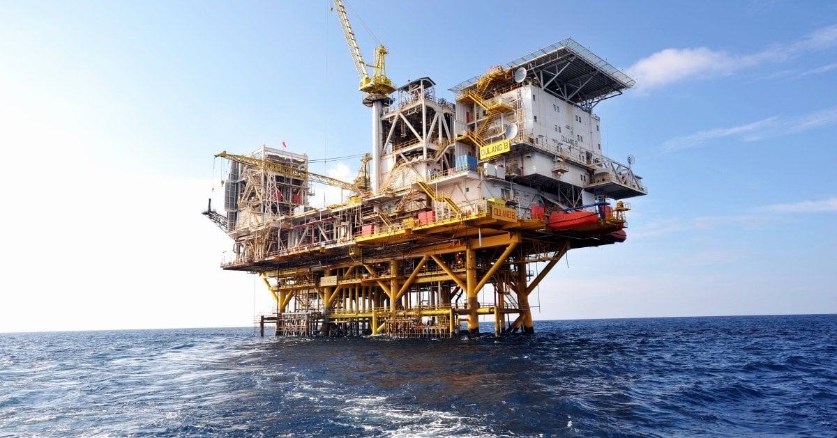 Rising oil prices boost revenue, but widen subsidy bill