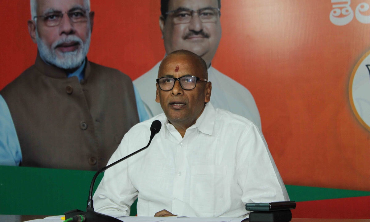 ‘KCR trying to wash his hands of irregularities in KLIP'