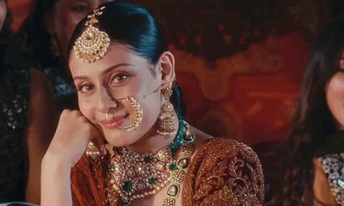 Isha Malviya wore lehenga weighing over 40 kilos for Marathi debut song ‘Shaky'