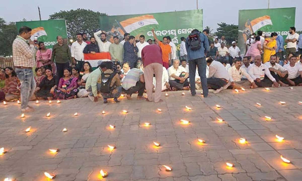 Parties stand united with armed forces