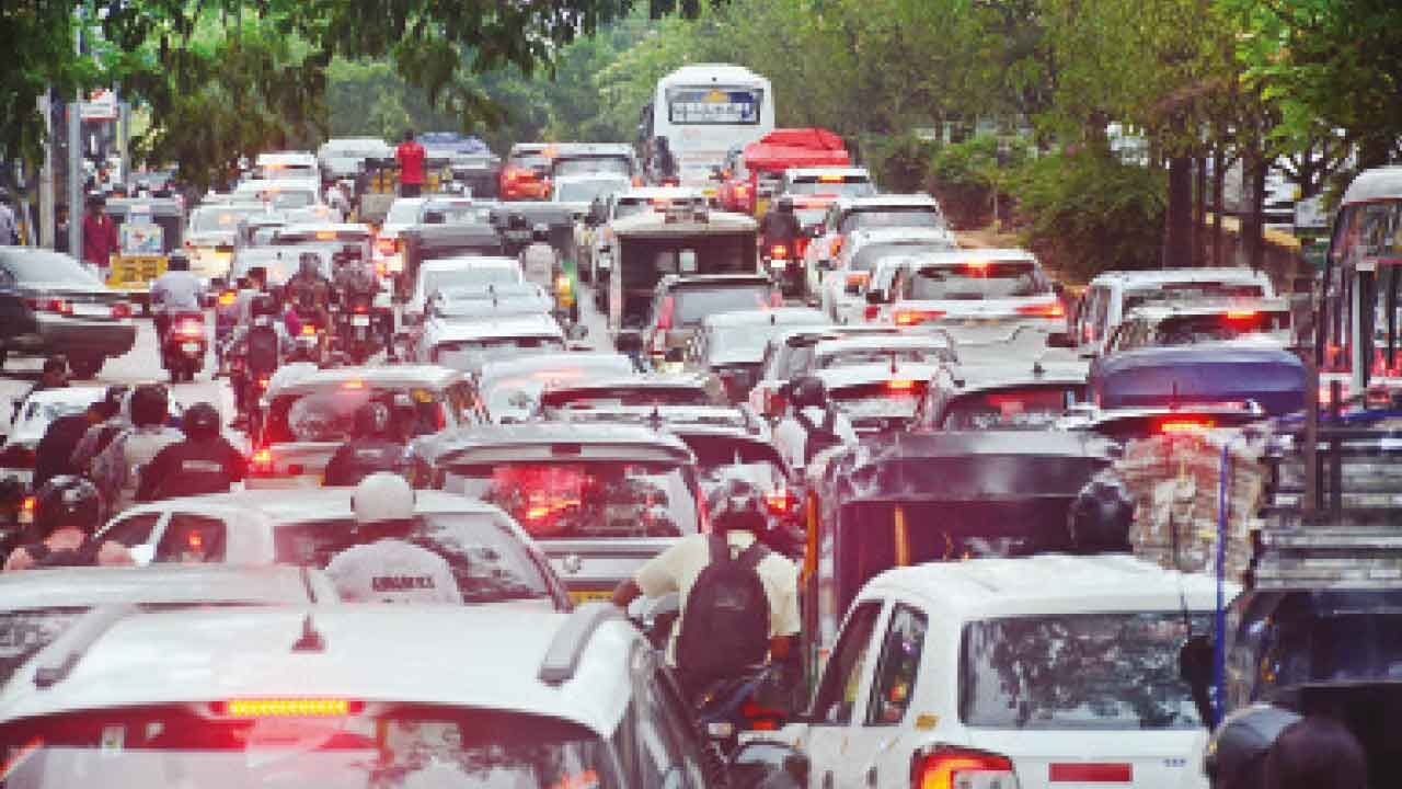 Hyderabad Traffic Update: 91 Lakh Vehicles on Roads Daily, Police Plan New Steps