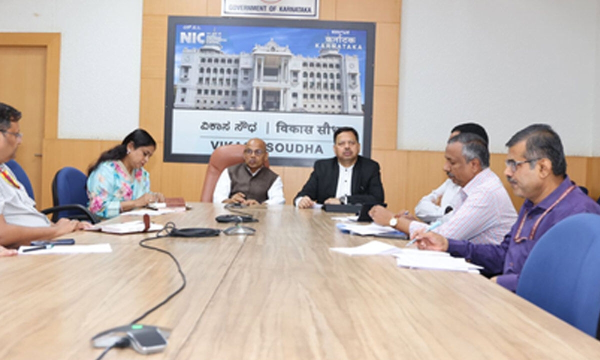 K'taka govt holds Covid-preparedness meet with directors of state-run medical colleges & hospitals
