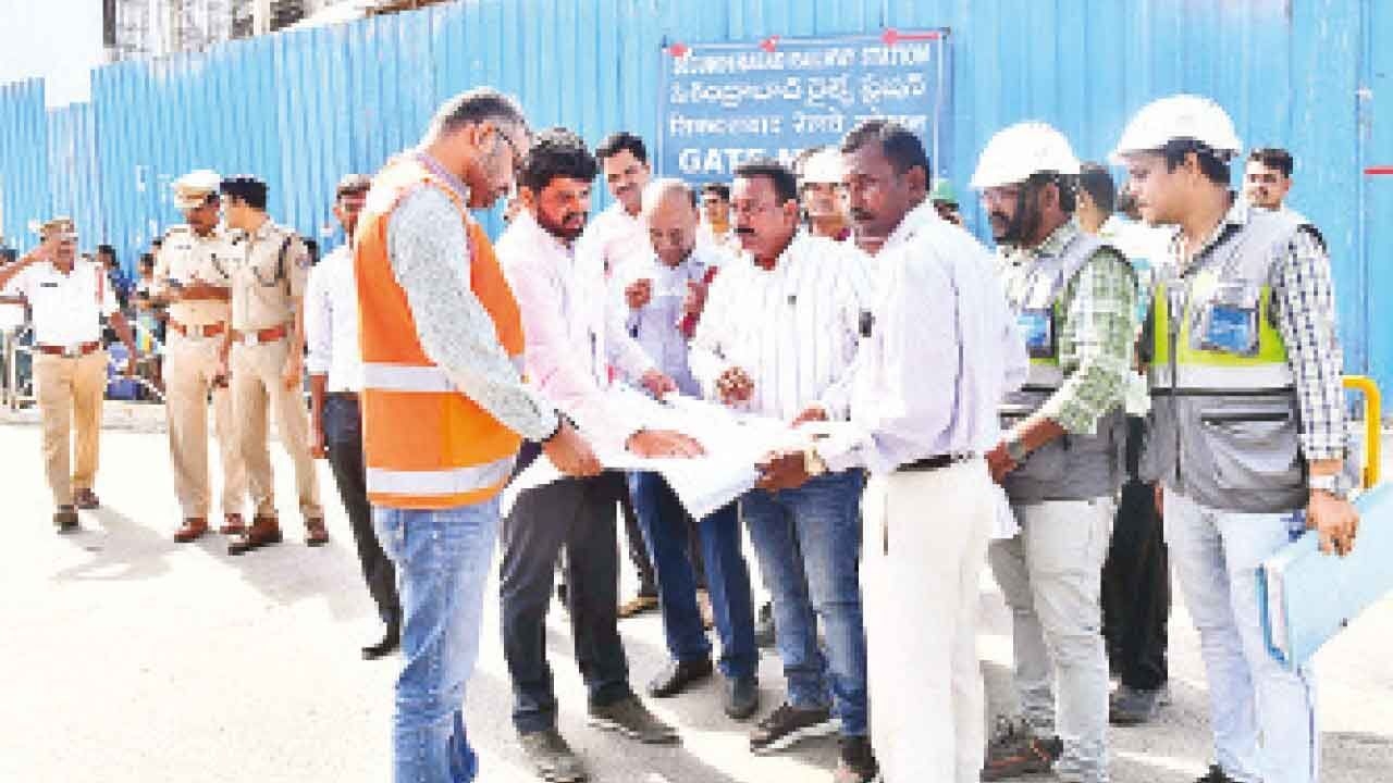 GHMC officials told to rev up land acquisition for Rasoolpura flyover