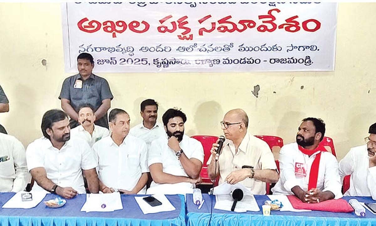 Statues along Godavari Bund to be arranged uniformly