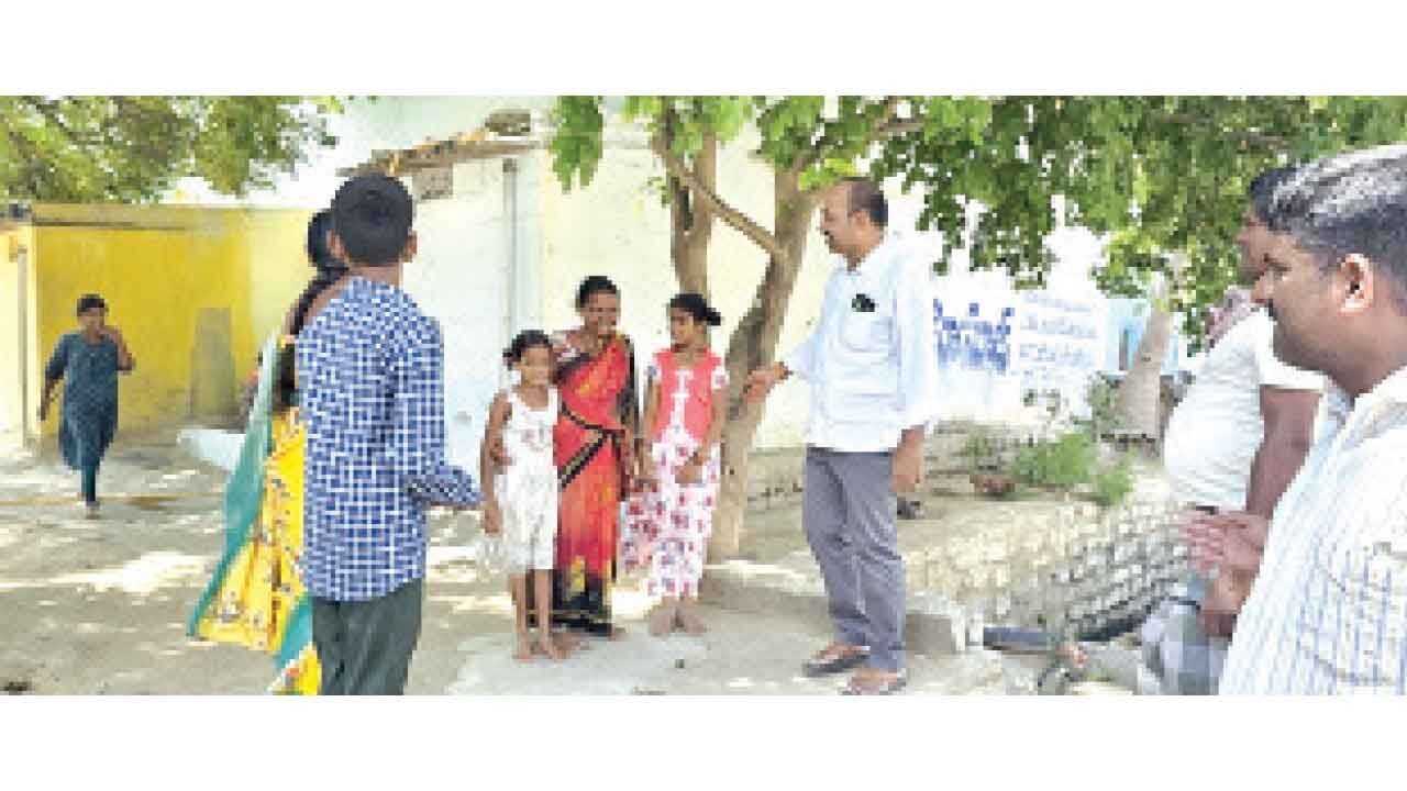 Headmaster urges parents to enrol children in schools