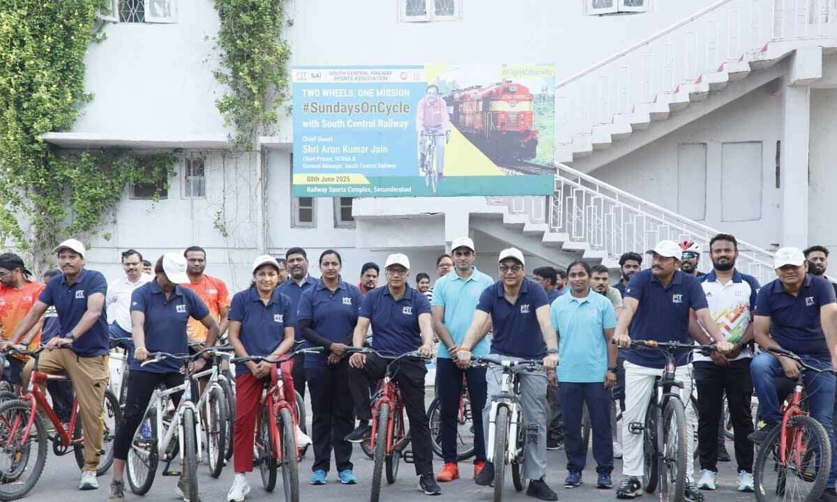 SCR GM takes part in ‘Fit India Cyclothon'