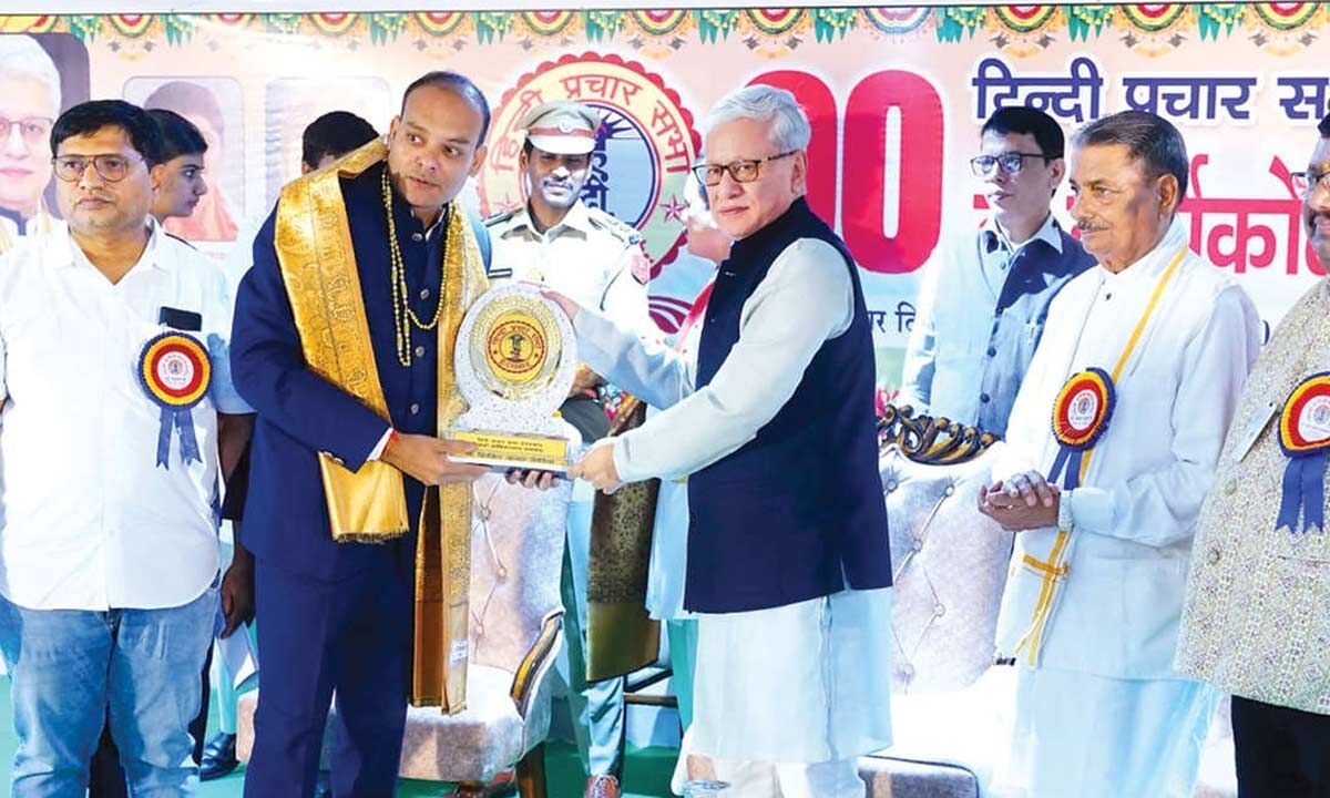 Hindi plays pivotal role in keeping India united, says Governor