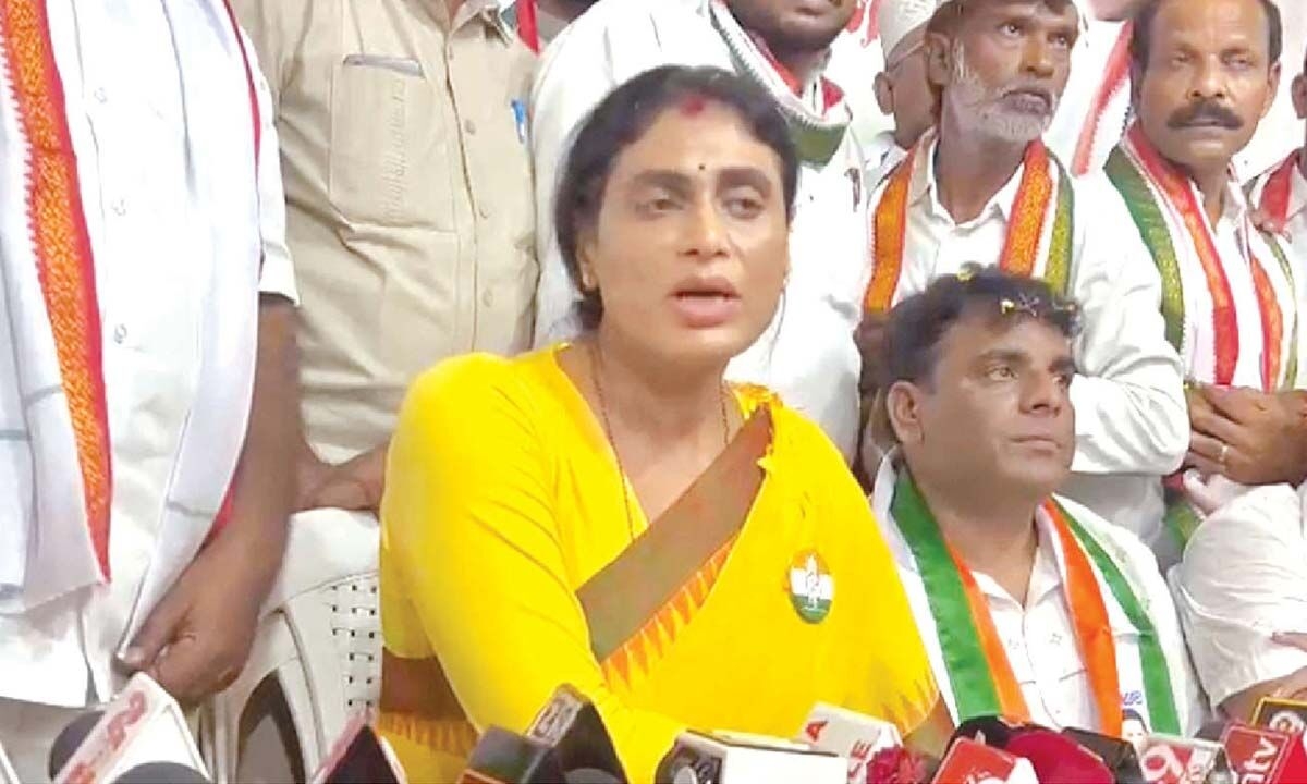 Sharmila assails Naidu's one-year rule
