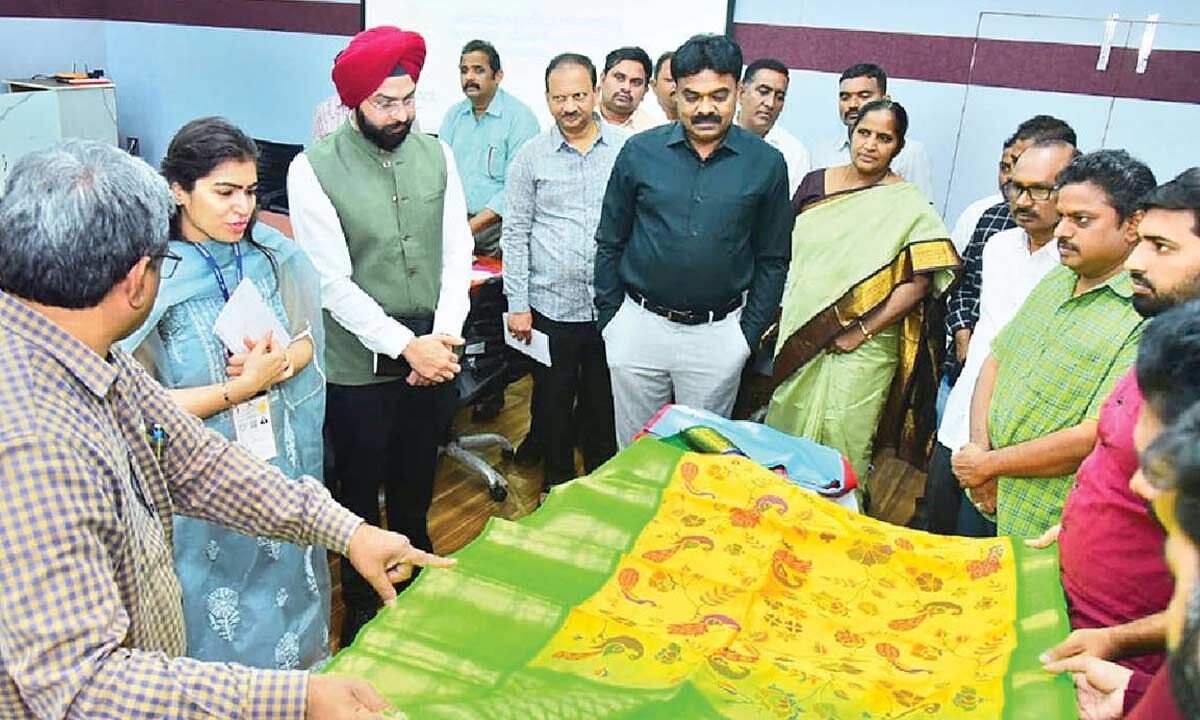 Chirala's Kuppadam silk sarees selected for national award