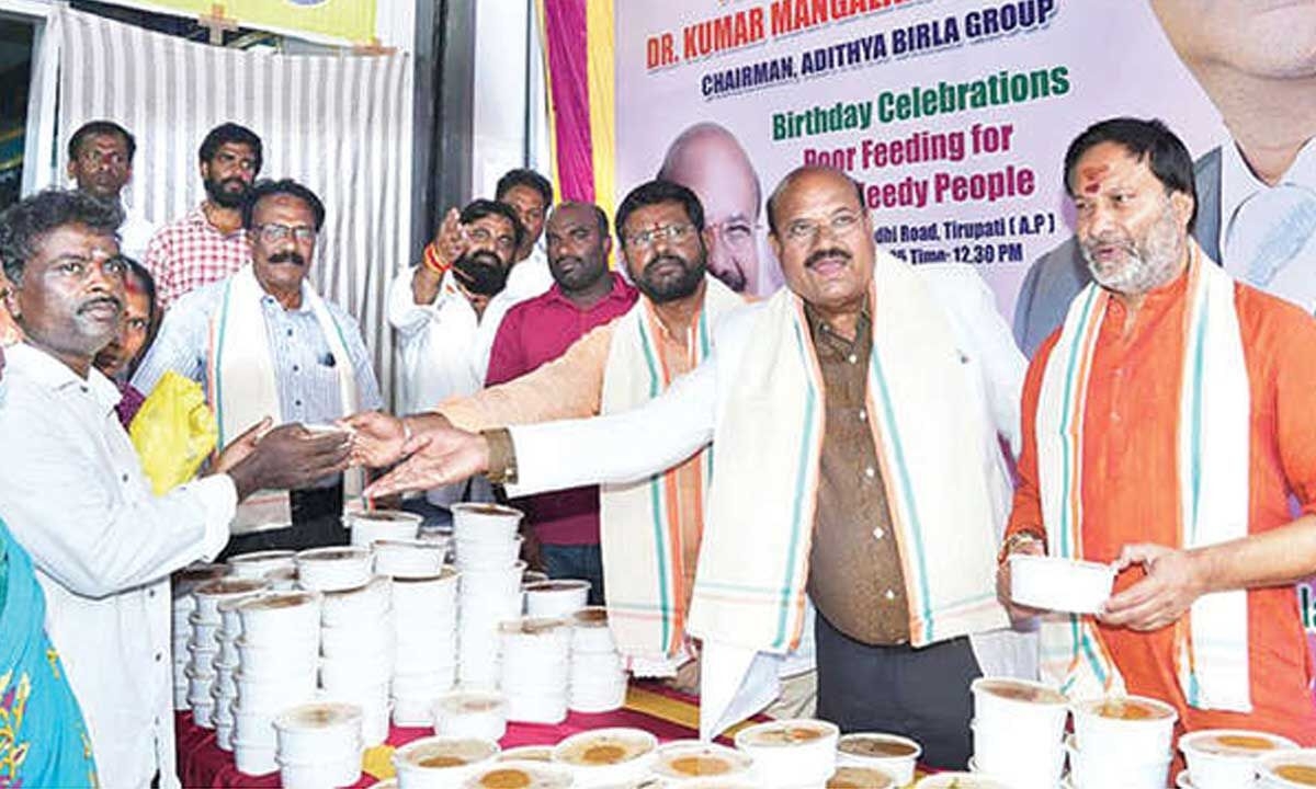 Mass feeding organised in Tirupati
