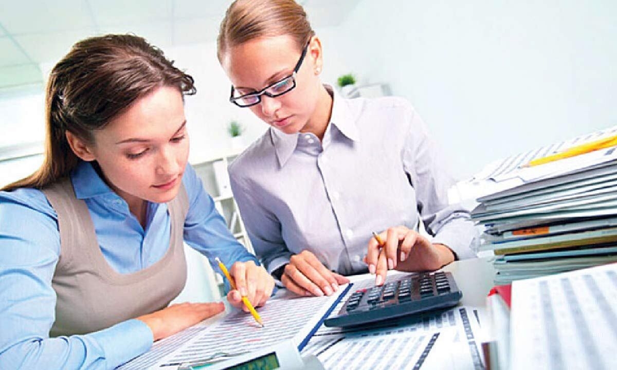 Career: Courses and skills for commerce students