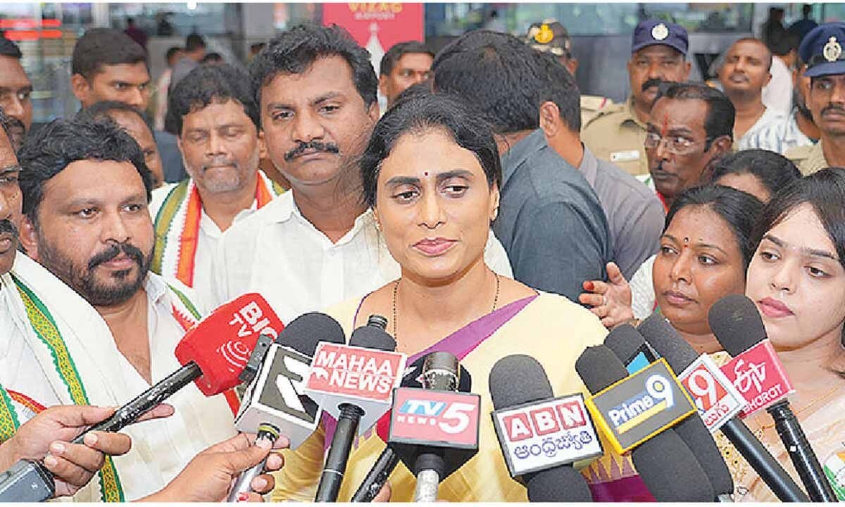 Sharmila says she is a victim of KCR's phone tapping