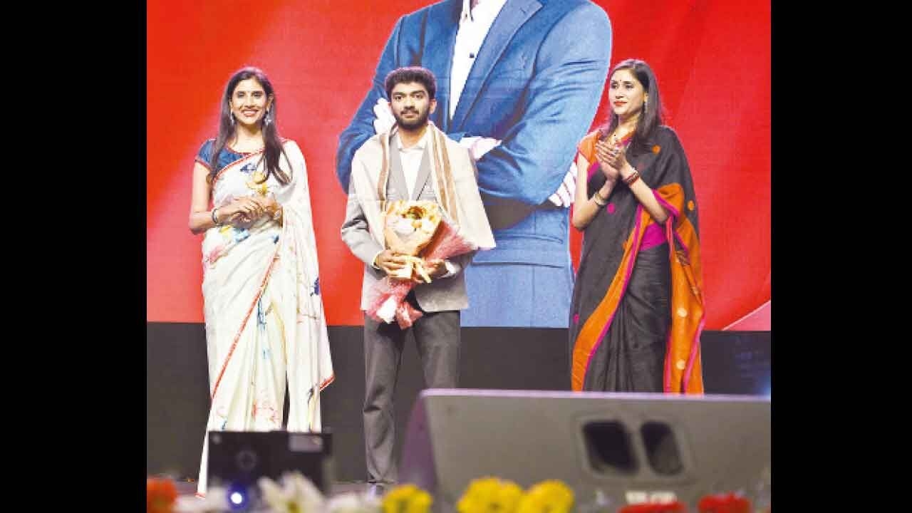 Sri Chaitanya felicitates top rankers of IIT-JEE, NEET