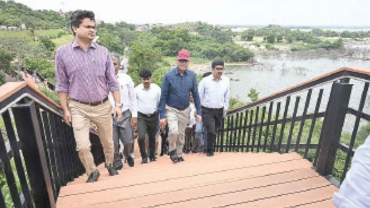 Think out of box to meet future needs of Hyd'bad denizens: CS to planners