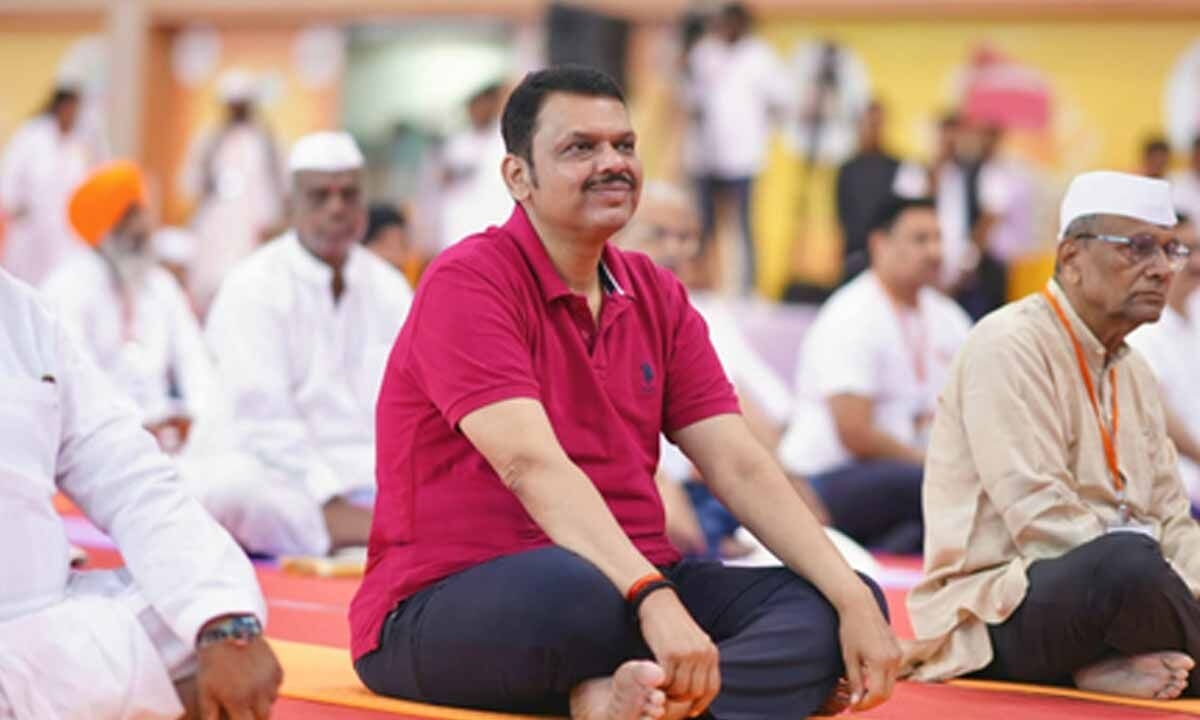 IDY 2025: Let's strive to create healthy society through yoga, says Maha CM Fadnavis