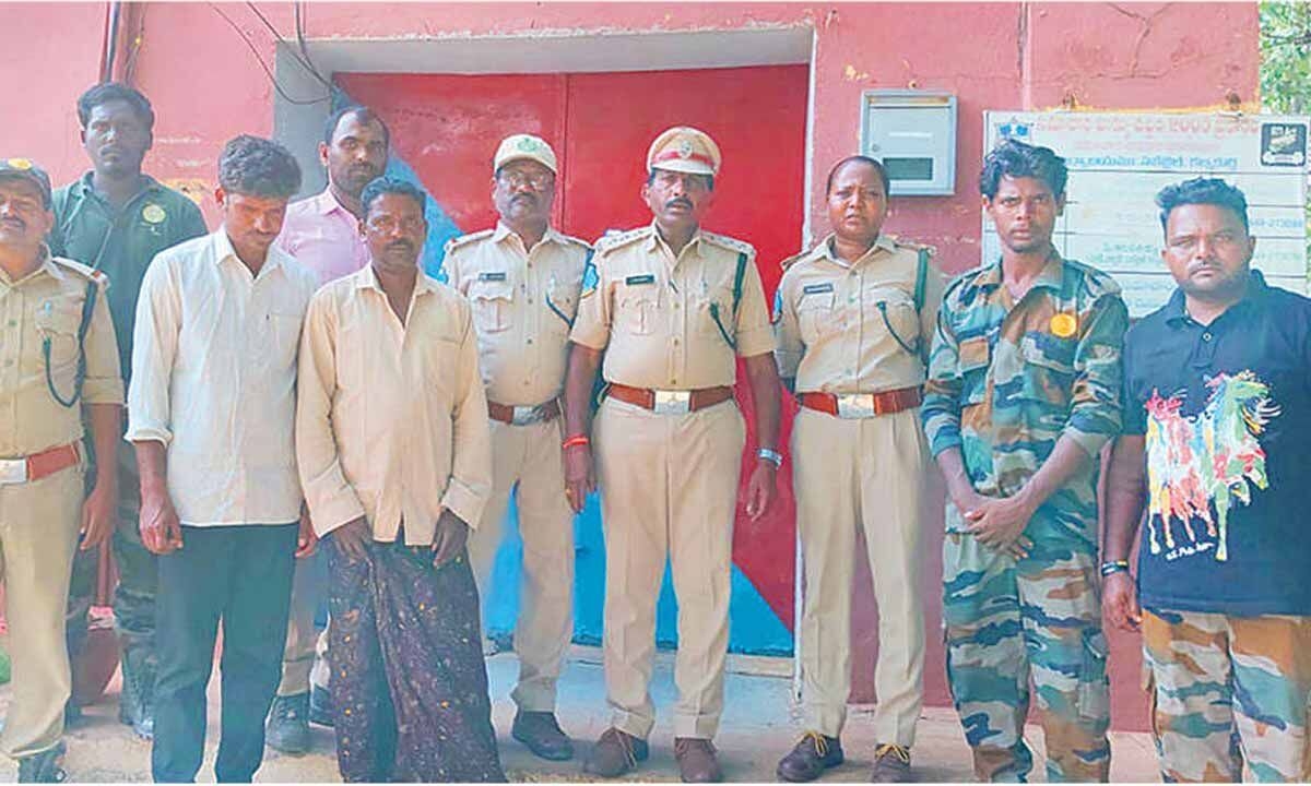 Forest beat officer among two arrested in lizard hunting case