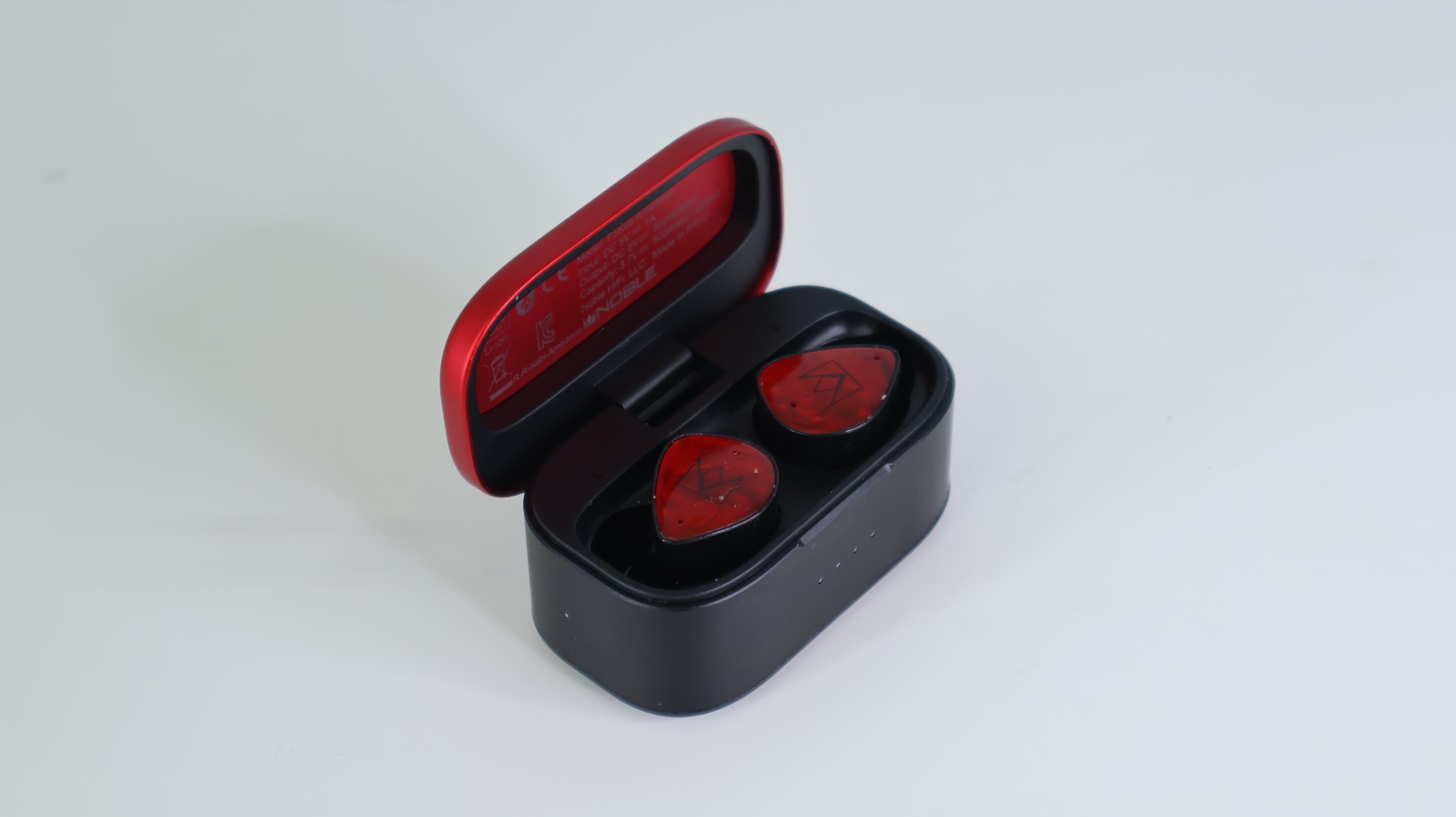 I've been testing these bright red earbuds, and they live up to their Mozart namesake