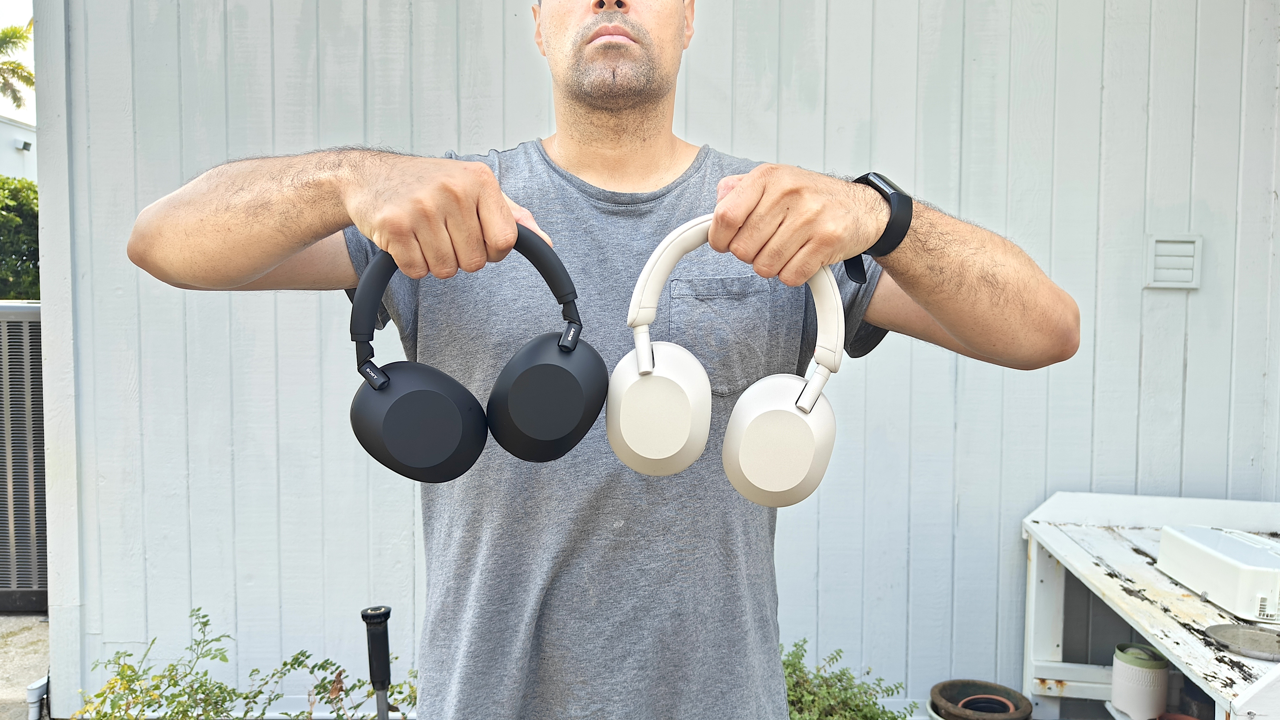 I spent a month comparing Sony's flagship WH-1000xM6 vs Sony WH-1000xM5: here's the model I'd buy