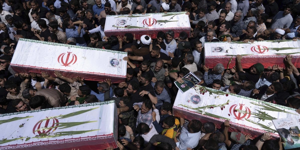 Iranian Activists, Nobel Laureates Call For Ceasefire With Israel, Islamic Republic to Step Down