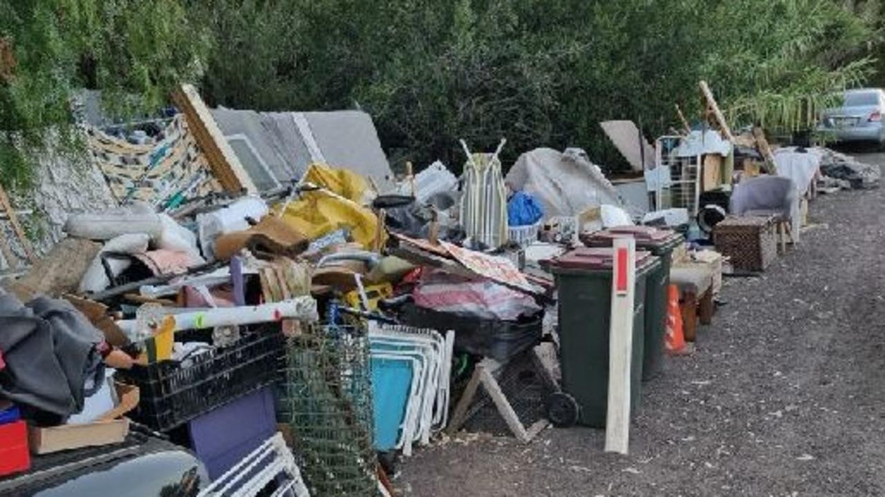 Years of horror hoarding fills Batesford property, owner says VIDEO