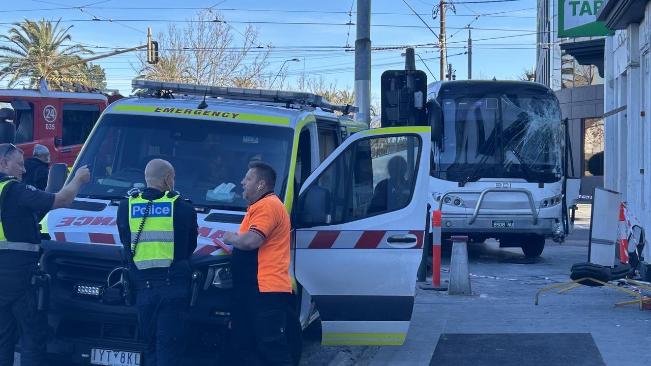 Horror as 11 people trapped inside minibus on major highway in Melbourne's east