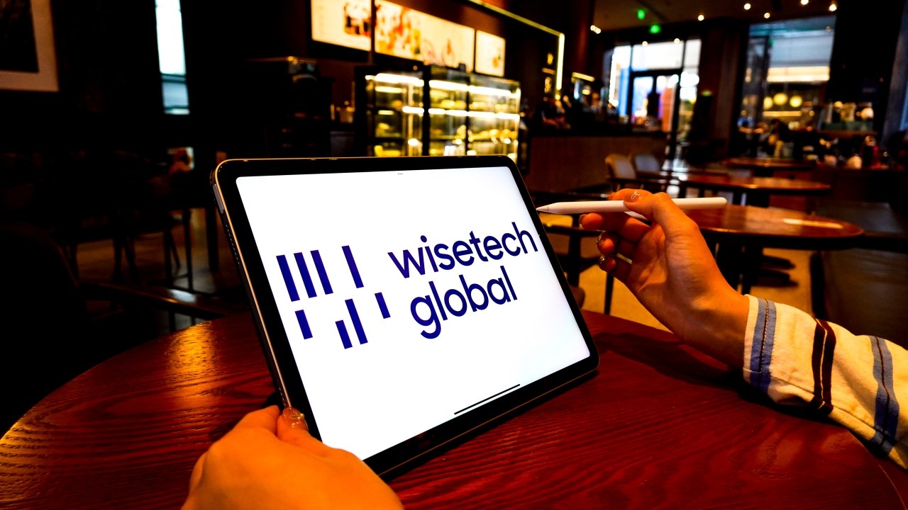 ASX 200 sinks on Thursday as the index's largest tech company WiseTech dives amid board exodus
