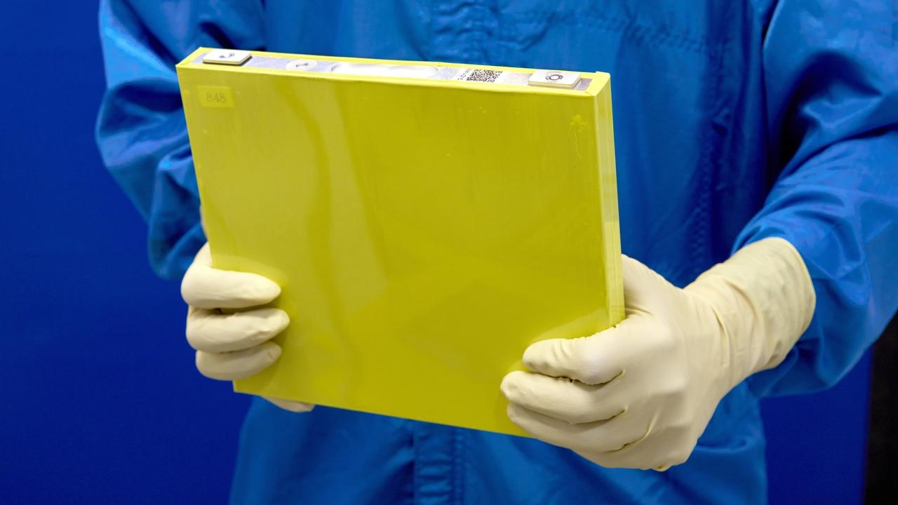 GM invests in LMH manganese batteries