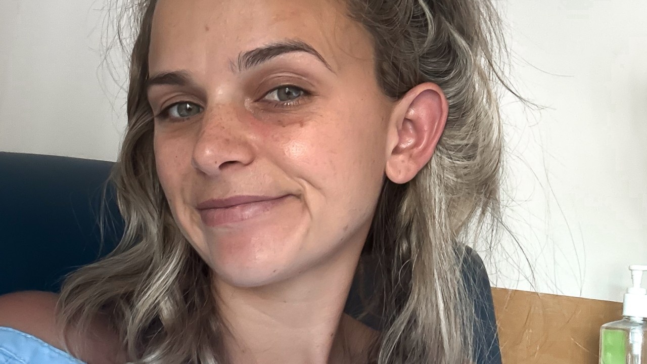 AFL WAG Kellie Finlayson reveals devastating moment she begged nurses to 'turn off the machines' keeping her alive during battle with stage four cancer