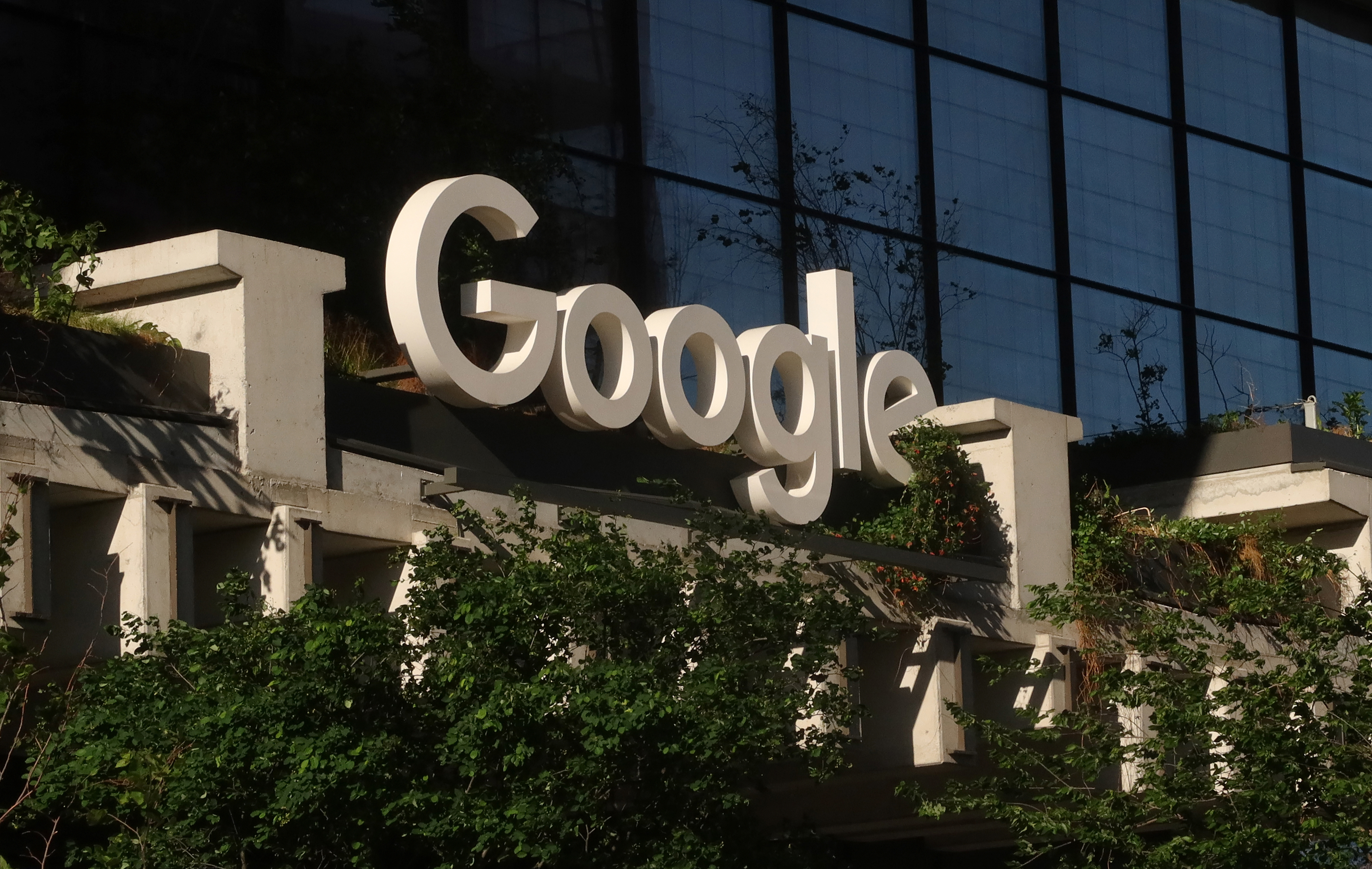 Google Buyouts Offered Amid Tech Industry Layoffs