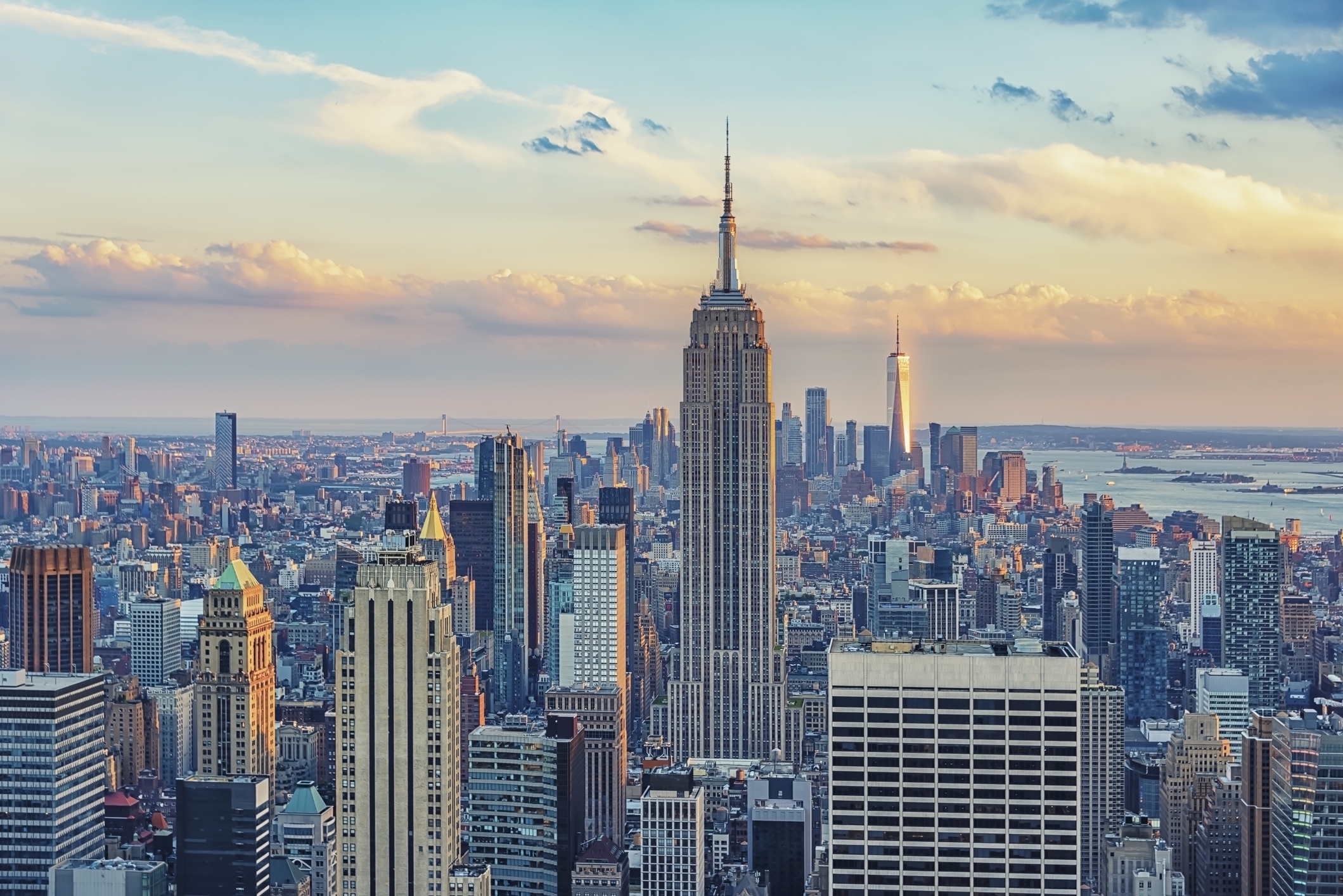 Empire State Building Dissing Eiffel Tower Goes Viral