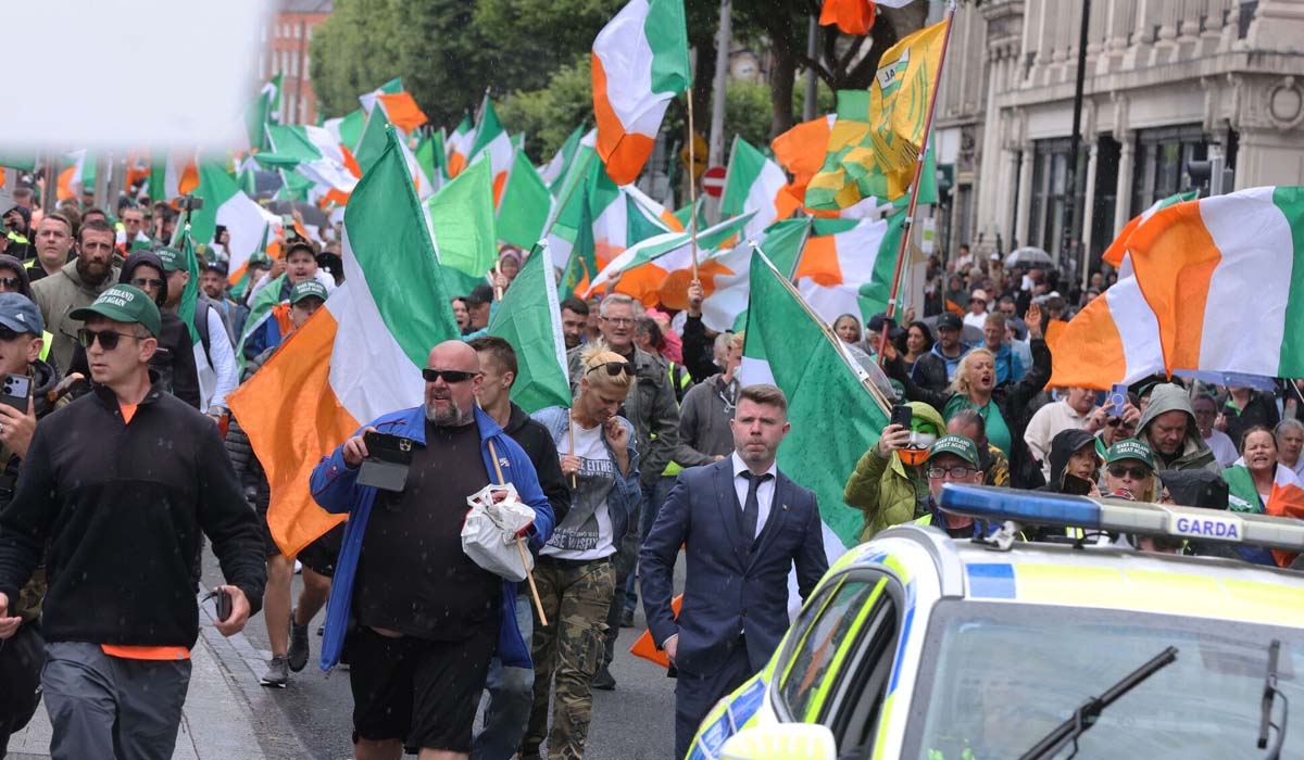 Thousands march in Dublin protests but Gardai keep rival groups apart